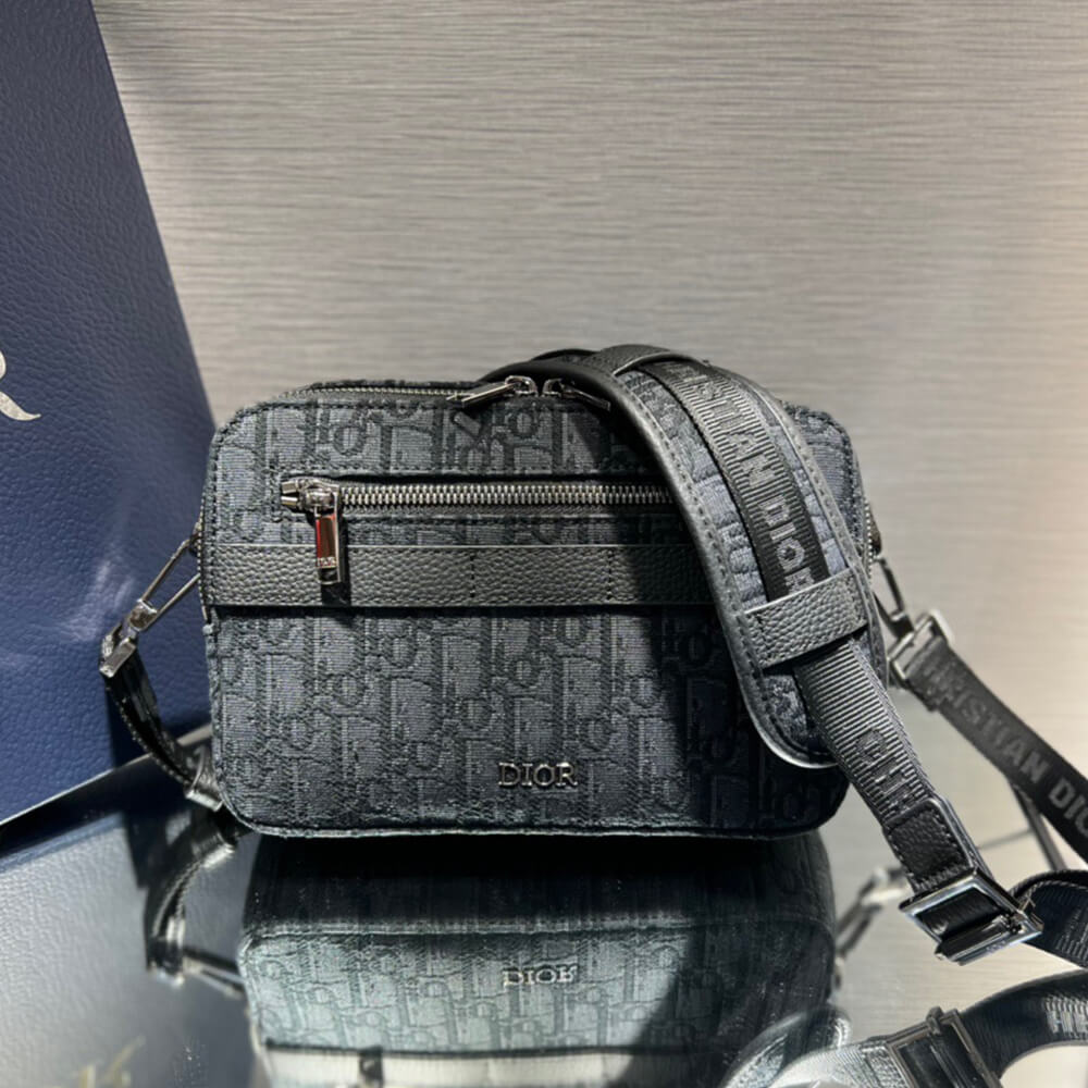 D*or safari messenger bag