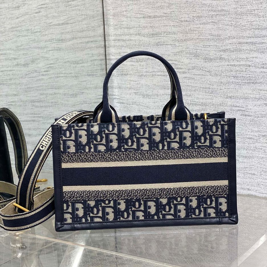 D*or east-west D*or book tote with strap