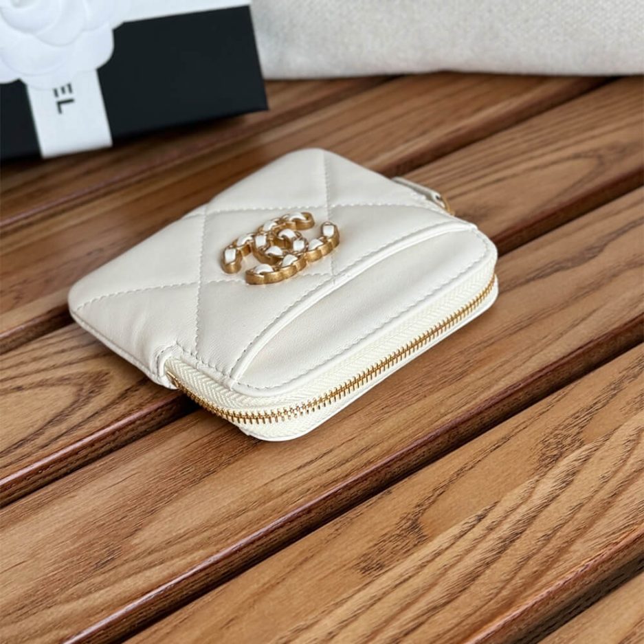 Ch*el 19 zipped coin purse